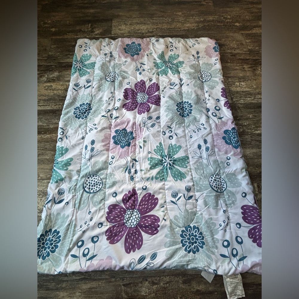 Floral print comforter and pillow case. Amazon basics